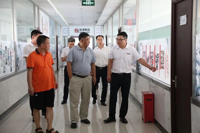 中國科學(xué)院專家參觀乾港集團(tuán) 中國科學(xué)院專家參觀乾港集團(tuán)